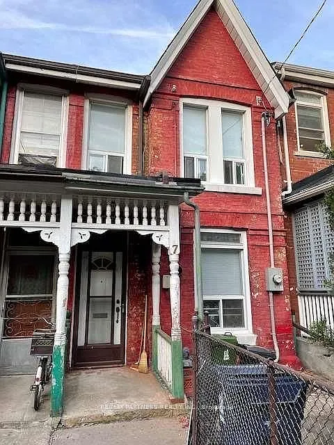 7 Henry St