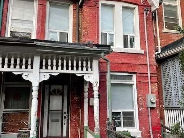 7 Henry St, Toronto, ON M5T 1W9