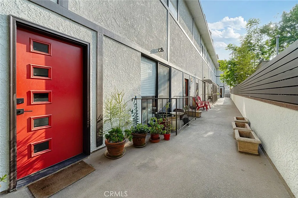 3 bed, 2.5 bath, 1981 sqft, $5,500 — Photo 2