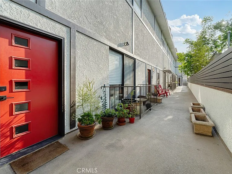 807 N Sycamore Ave #6 — Photo 2