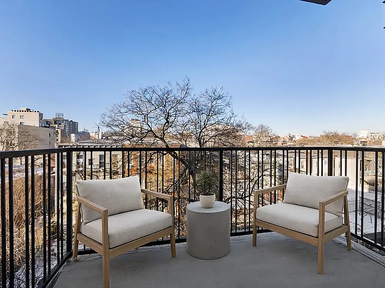 64 Hawthorne St #2B — Photo 3
