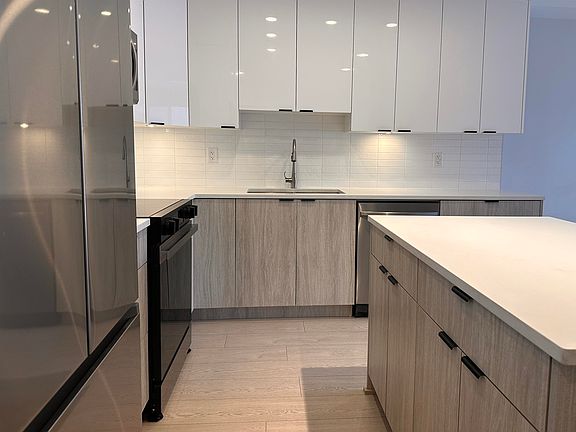 4th image of 11655 Fraser St #513