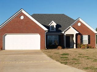 208 Queens Ct, Good Hope, GA 30641