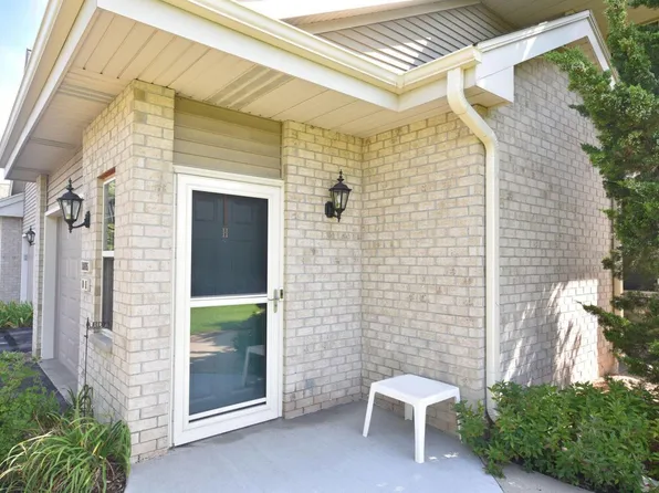 18605 Emerald DRIVE #H, Brookfield, WI 53045