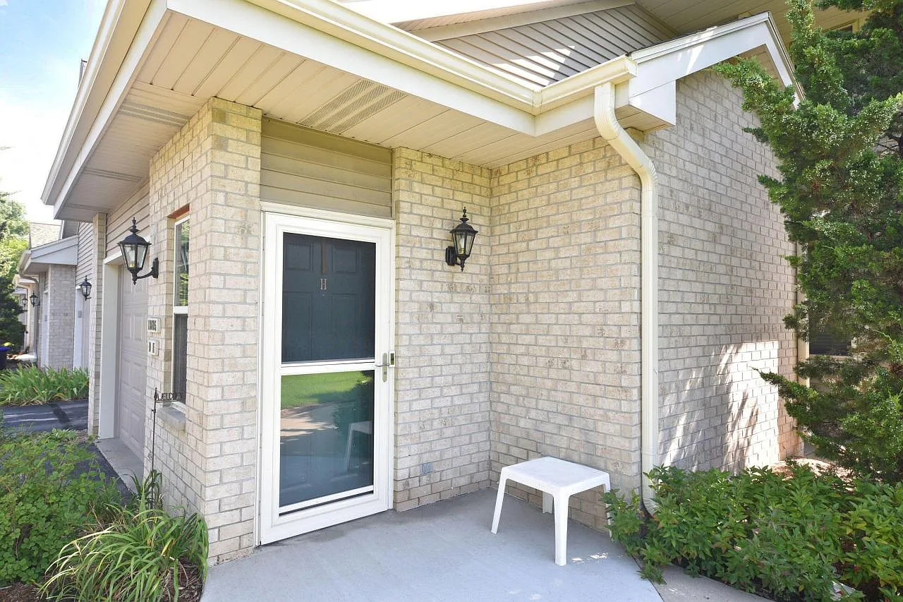 18605 Emerald DRIVE #H photo 1