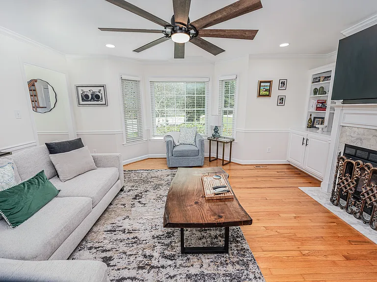 1004 Somerset Ct — Photo 10