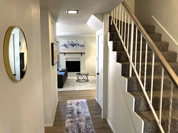6813 Los Trechos Ct NE, Albuquerque, NM 87109