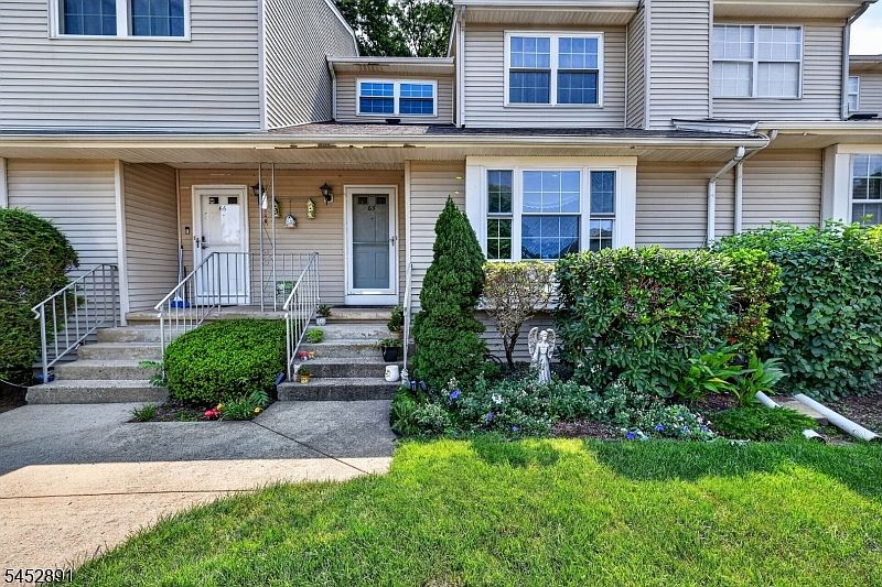 1st image of 65 Freemont Ct