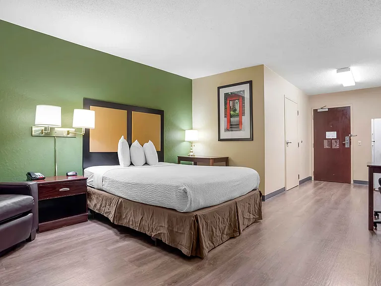 Studio Suite - 1 Queen Bed