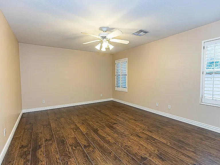 465 W Midland Ln — Photo 13