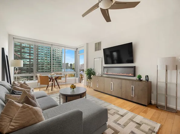 4630 Center Blvd APT 707, Long Island City, NY 11109