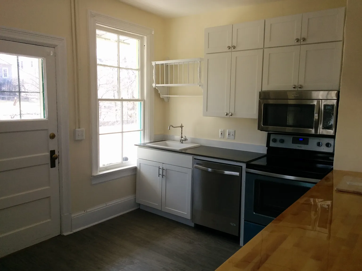 3 bed, 1100 sqft, $2,925 — Photo 4