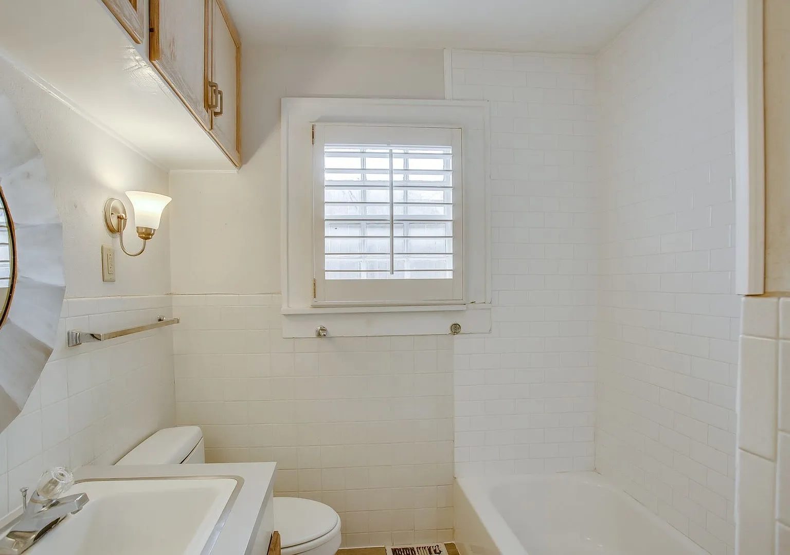 Available NOW! 4/2 in Heart of Lubbock! — Photo 2