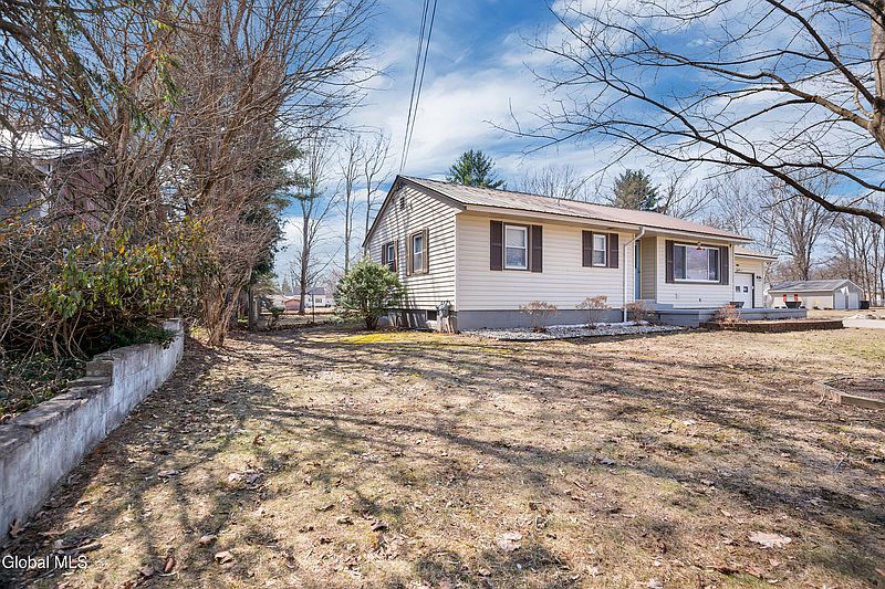 3rd image of 22 Thomas Avenue