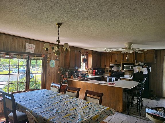 5th image of 639 Sheppard Ave