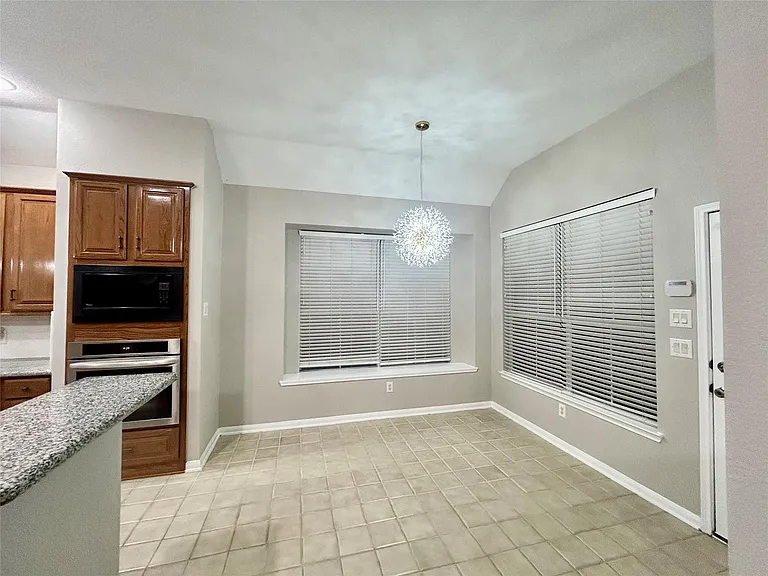 16807 Laguna Springs Dr — Photo 20