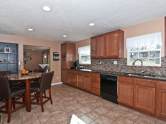5th image of 584 Austin Smith Dr