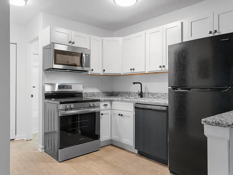 Westwood Apartments - SP Lafayette LLC — Photo 2