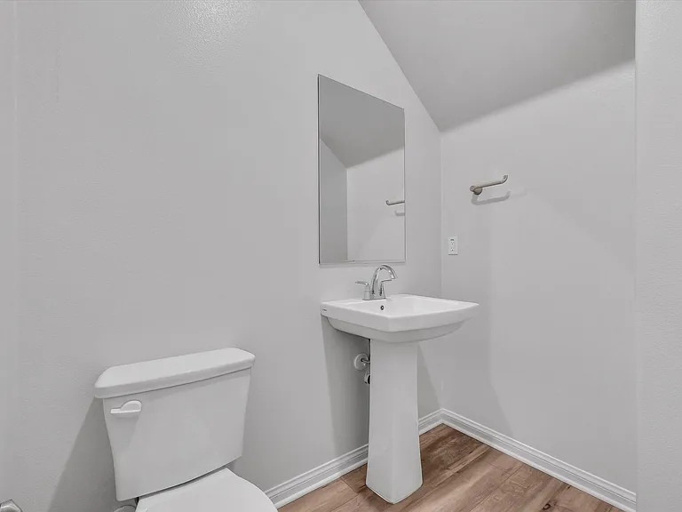 438 Meyer Pl — Photo 4