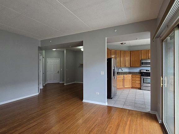 4th image of 715 Astor Ln Unit 401