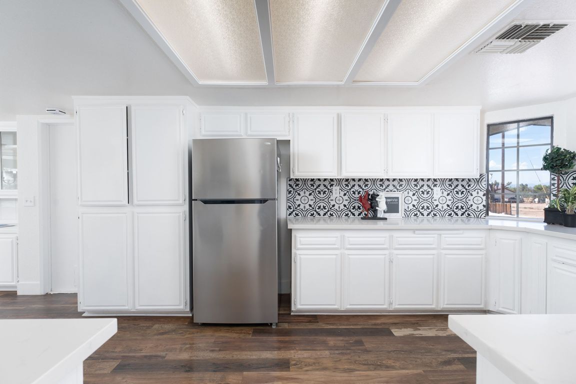 next background image