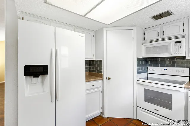 6726 Country Field Dr — Photo 12