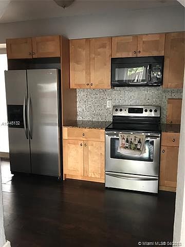 2nd image of 630 E 61st St