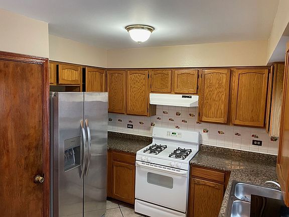 3rd image of 318 East Ave