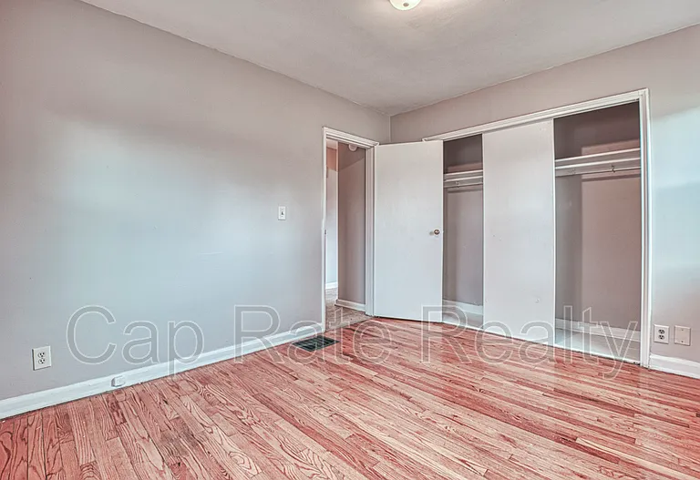 81 N Hampton Rd #B — Photo 8