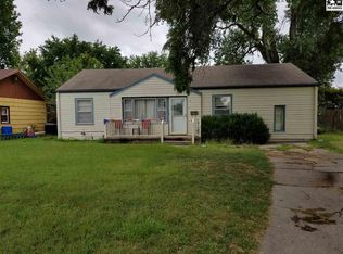 7 Sunset Dr, Hutchinson, KS 67502