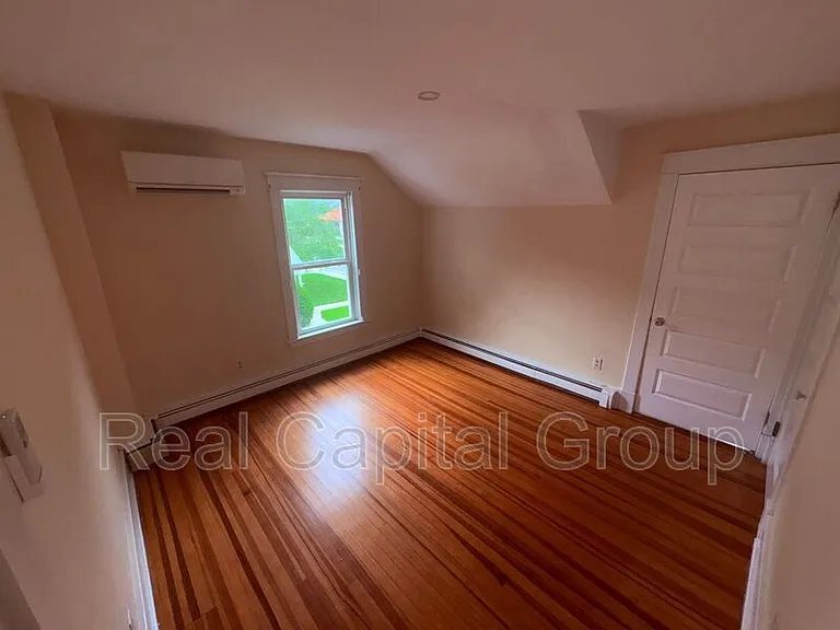 376 Kenwood Ave — Photo 43
