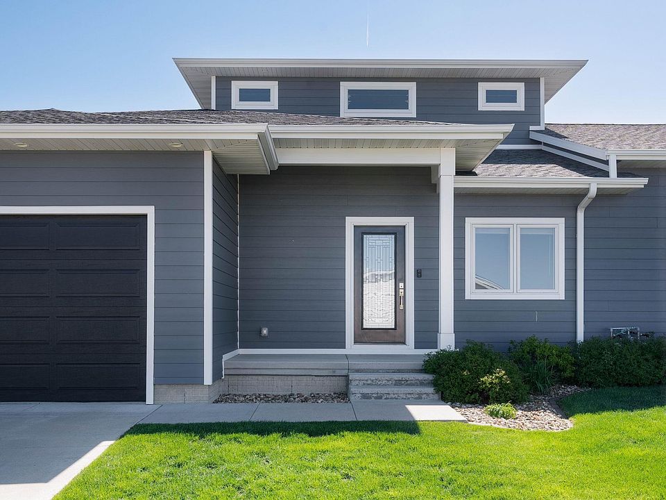 1st image of 502 Autumn Ln