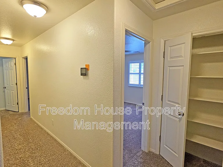 111 Mondale Ct — Photo 24