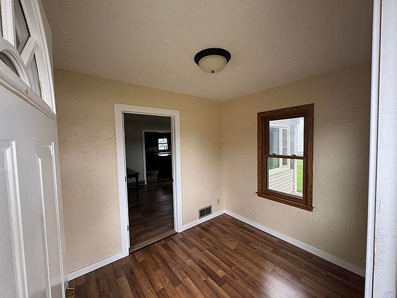 4th image of 524 2nd Ave SW