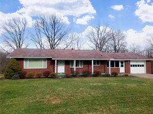 1704 Mapeat Ln, New Castle, PA 16101