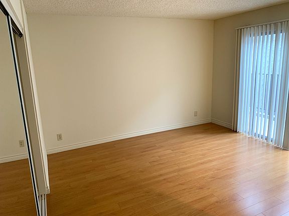 4th image of 626 E Verdugo Ave APT D