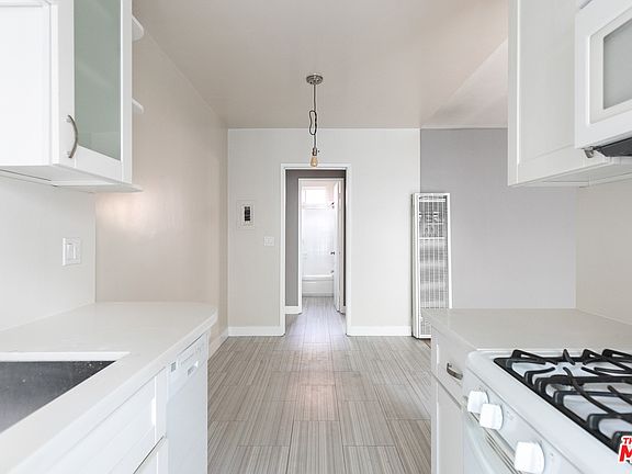 5th image of 2615 2nd St #5