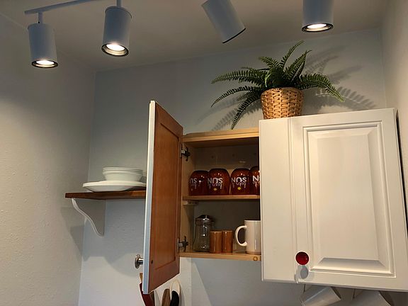 Kitchen cabinet