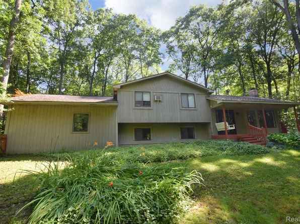 4200 Stockemer, White Lake, MI 48383
