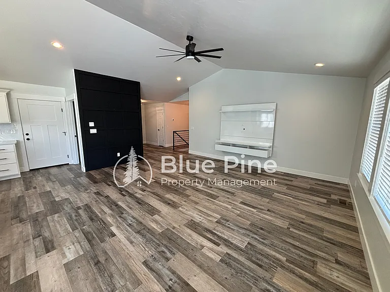 6389 Maggie Dr — Photo 24
