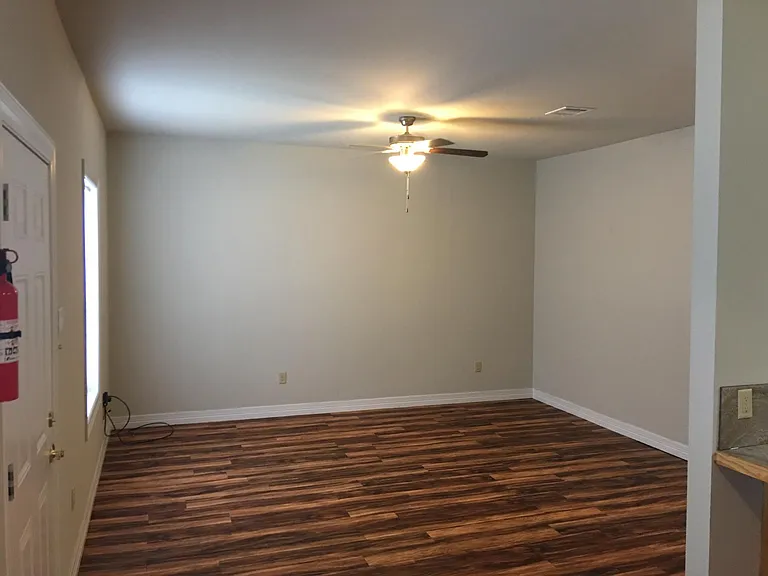200 Fieldstone Ln — Photo 3