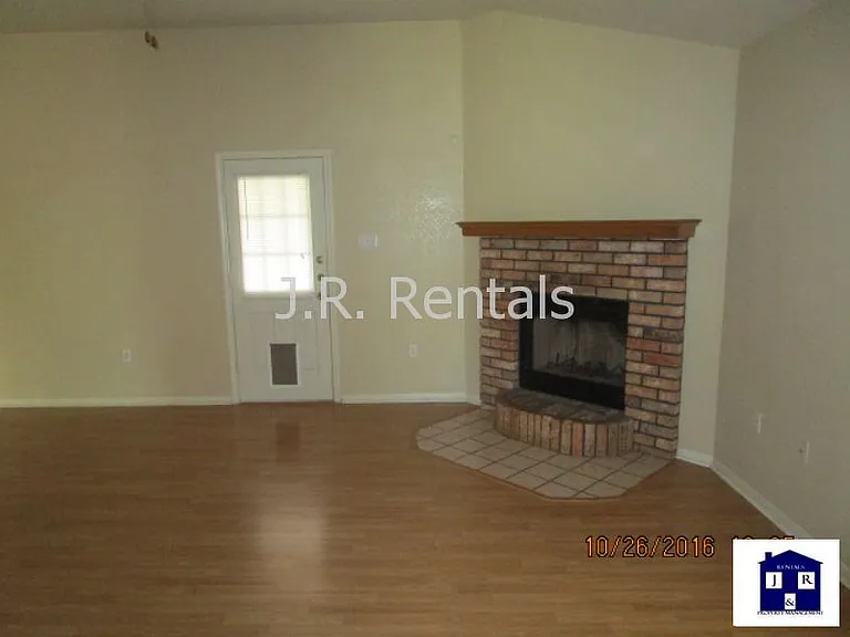 1506 Creek St — Photo 27