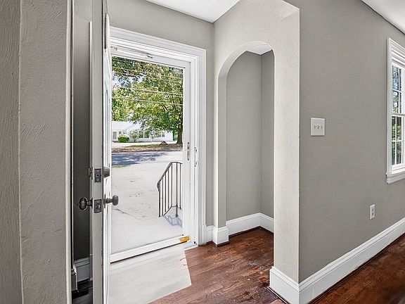 2nd image of 168 Beach Rd