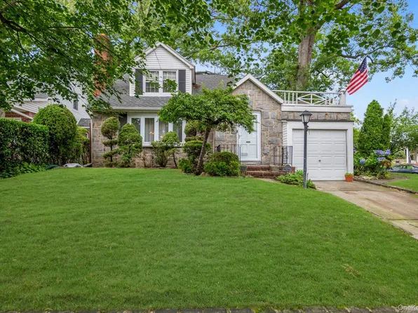 37 Maple Drive, New Hyde Park, NY 11040