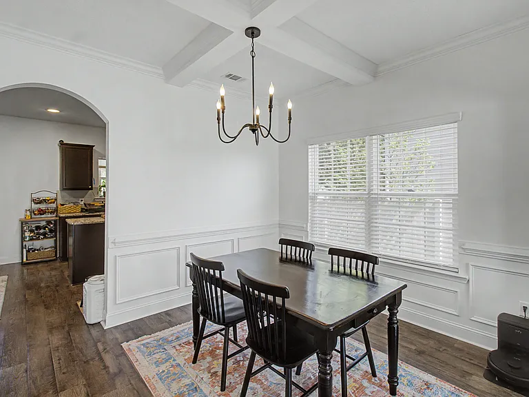 906 Rachel Ln — Photo 2