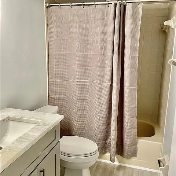 5650 Trailwinds Dr #122 — Photo 12