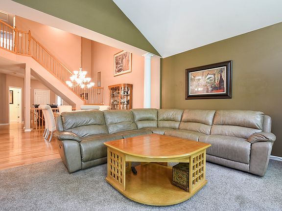 4th image of 670 Juniper Ln