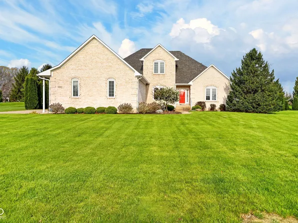 2636 S Hillview Dr, New Palestine, IN 46163