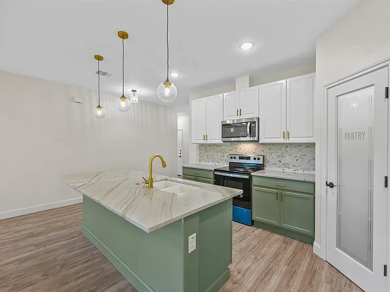 5804 Houghton Ave — Photo 6