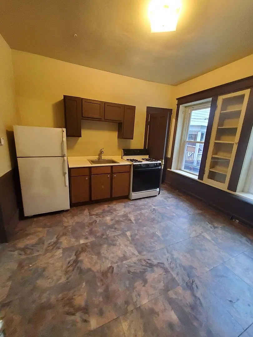 726 S 22nd St. - 4 Unit — Photo 2